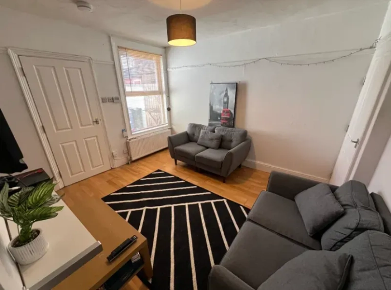 St Nicholas Street, Bills Inclusive - 3 Bedroom, 1 Bathroom - Thumbnail 6